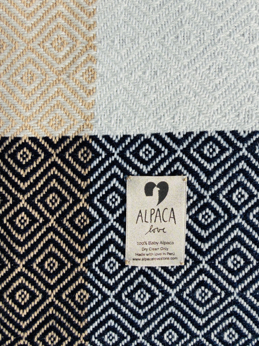Alpaka Decke aus 100% Baby Alpaka Wolle Dunkelblau Weiß Beige