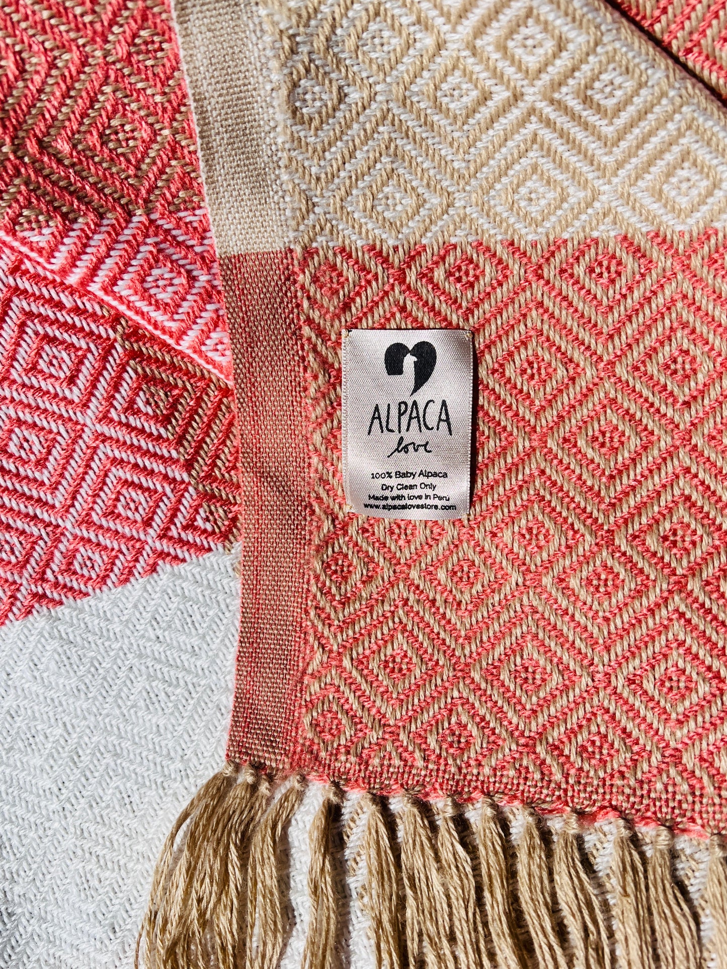 Alpaka Decke aus 100% Baby Alpaka Wolle Coral beige weiß