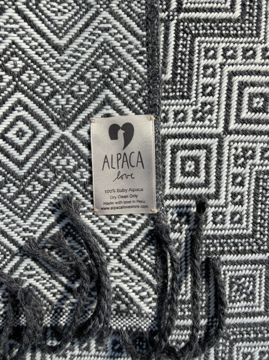 Alpaka Decke aus 100% Baby Alpaka Wolle Anthrazit Weiß