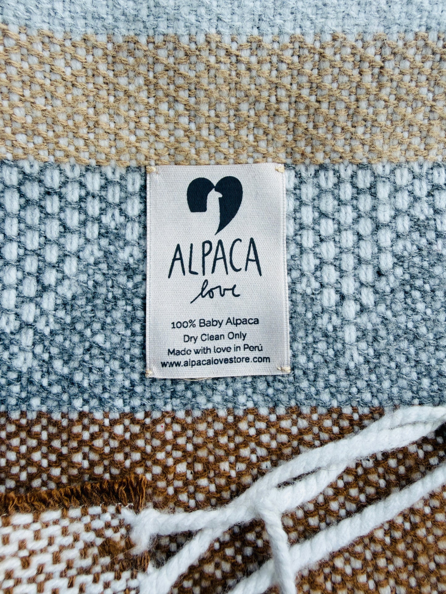 Alpaka Decke XL aus 100% Baby Alpaka Wolle in Schwarz Grau Beige